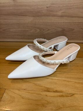 Perphy Pointed Toe Pearl Strap Slip On Heel Pumps - Size 9.5